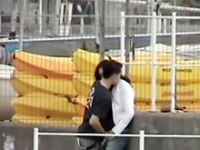Videoclip de sexo en público con dos amantes cachondos