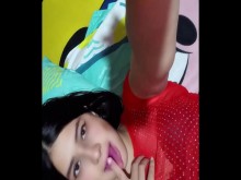 Mi madrastra no tiene sexo desde hace tiempo y se masturba CASERO REAL