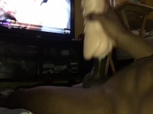 Gimiendo después de una buena nuez
