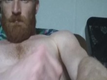 Jengibre con gran polla acariciando su polla hasta que se pone dura y revienta pt.2 (público)