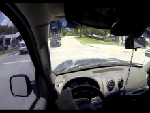 Un chico con gafas espía se folla a una puta