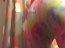 Milf traviesa juega en el baño