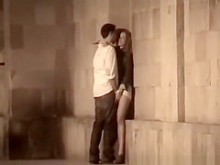 Pareja cachonda follando en una calle oscura