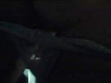 Chica enojada y deslizó un tampón en el coño en un video espía