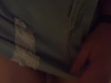 Sexo arriesgado con una pequeña en el balcón frente a los vecinos al aire libre
