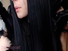 Chica gótica fumando de cerca (vídeo completo en mis 0nlyfans/ManyVids)