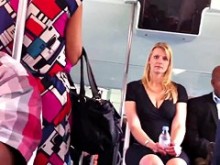 tetas en el autobus