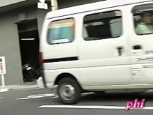 Milf con clase sin bragas follada mientras camina en público