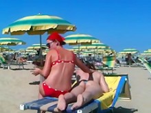 Masaje de culo en la playa