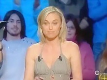 Rubia famosa y sus lindos pechos
