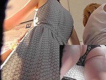 Upskirt muy caliente (falso) con dos chicas adorables en público