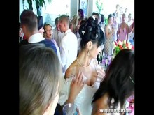 Putas de bodas follan en público