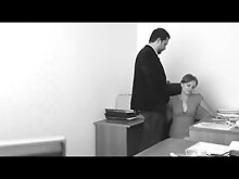 El jefe culo grande se folla a mi esposa en la oficina con cámara oculta nuevamente. (Secretaria cachonda) madura creampie anal