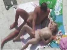 Los aficionados quedan atrapados en la playa