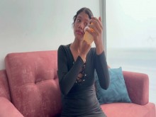 mi culona vecina me invita a su casa a ver una película porno y me pide que la folle duro y rico