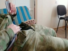 HERMOSO MIEMBRO Y UNIFORME MILITAR: UNA BUENA COMBINACIÓN