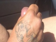 En las vacaciones de primavera pillo a mi amigo masturbándose y mostrando su polla en público y mi coño se moja