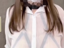 Blusa fina, bondage y pezones transparentes. Chorros de mi coño sin pelo.