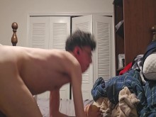 Virgen follando juguetes sexuales, coño y culo, ¡se corre al instante!