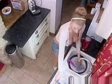 Rubia de grandes tetas colgando y rebotando