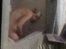 filma en secreto a su vecina MILF a través de la ventana