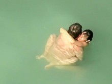 Espiando a dos adolescentes follando en el agua (18+)