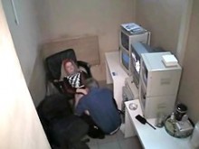 Chico de seguridad folla en la cámara de seguridad