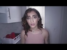 MILF niñera adolescente caliente es follada después de ser atrapada gran culo grandes tetas mamada