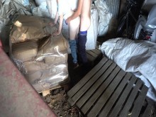 cogiendo con mi hermanastra en una finca de carretera (casi pillada)